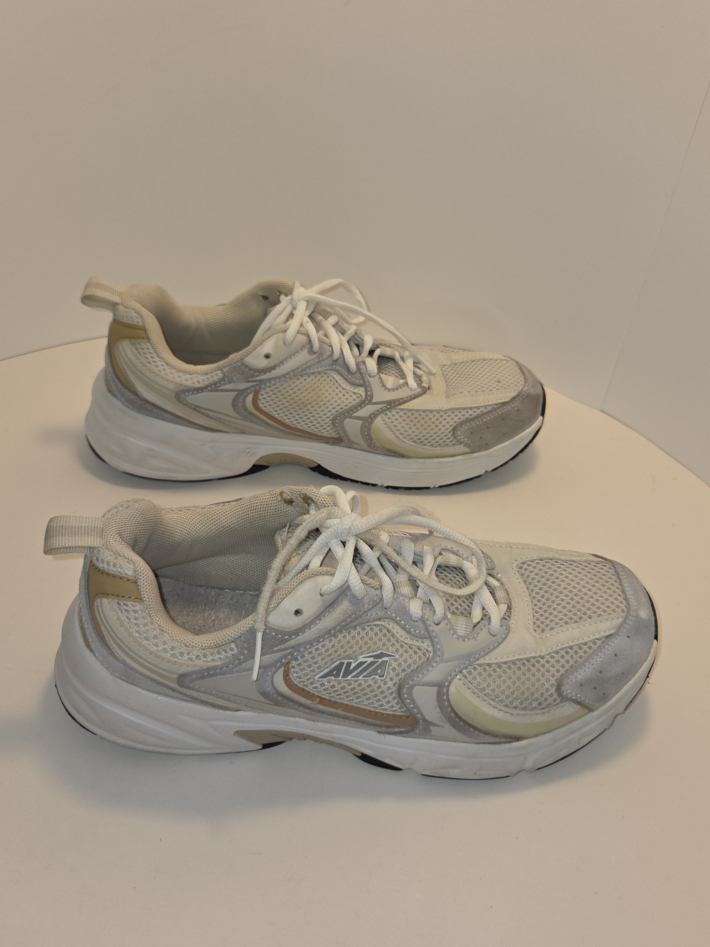 Avia Women’s Size 10 Cream Tan Mesh Leather Walking Running Sneaker #0364